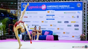 iris giovinazzo bianco cristina un clavette sfe02560a copia simone ferraro ph copia